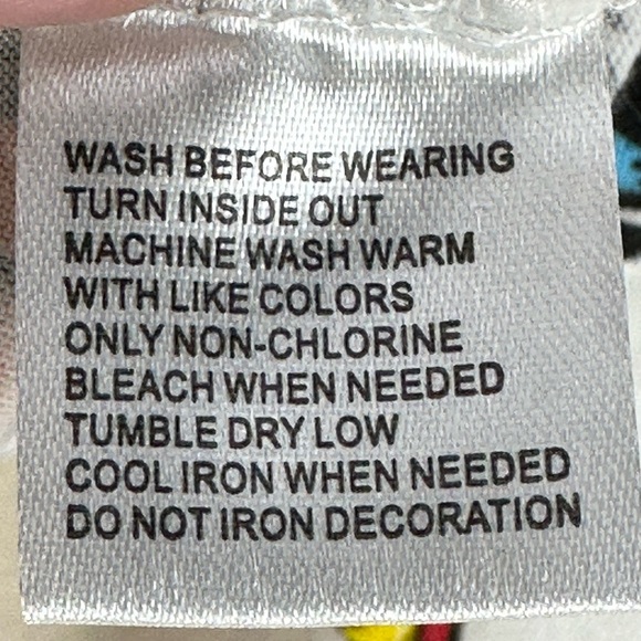 Freeze Sleeveless Crew Neck Marvel Print Hi-Low Hem Top - White - size Large - Picture 7 of 8